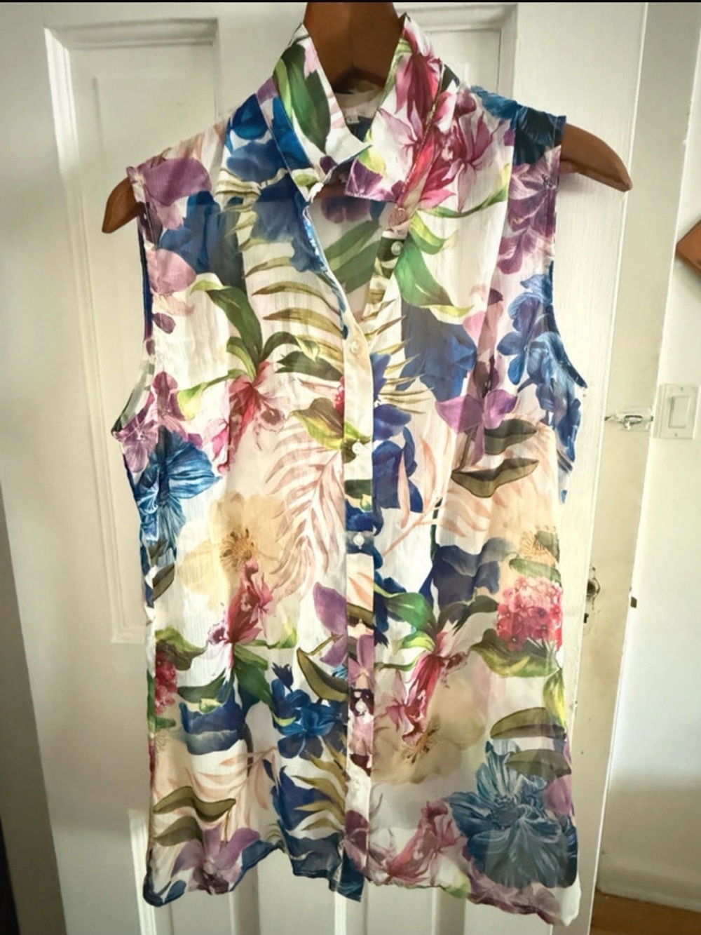 Guess Sleeveless Floral Button-Front Blouse - White Multi Floral